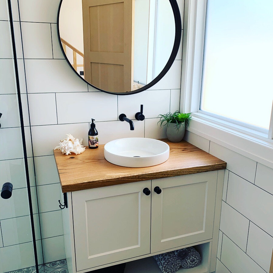 What to Consider When Choosing the Best Bathroom Vanity With Makeup Area