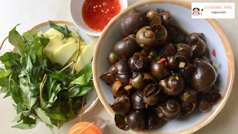 Serving and Enjoying Snail Steamed with Lemongrass